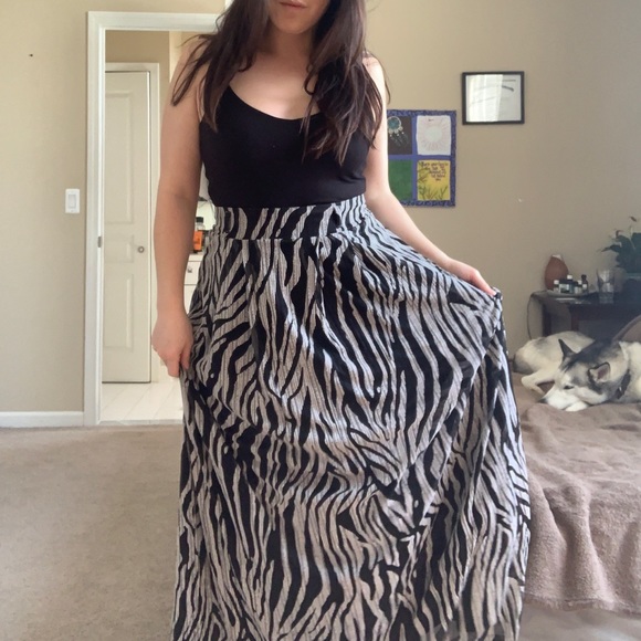 Beautiful high waisted maxi skirt - Picture 3 of 8